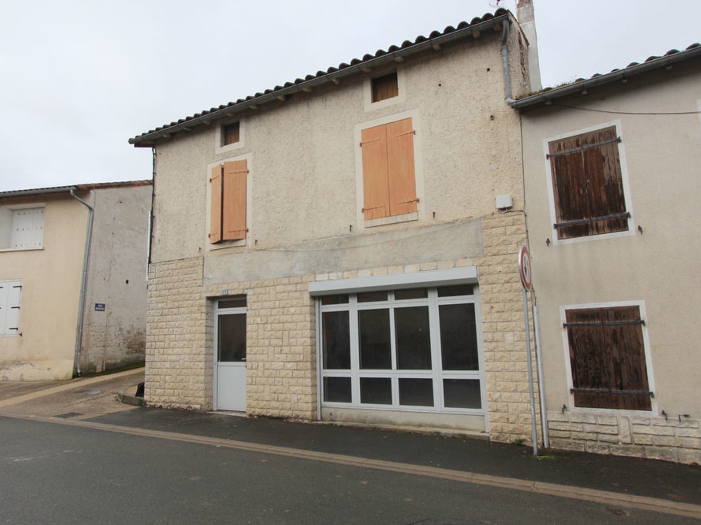 Ensemble immobilier avec stationnement couvert