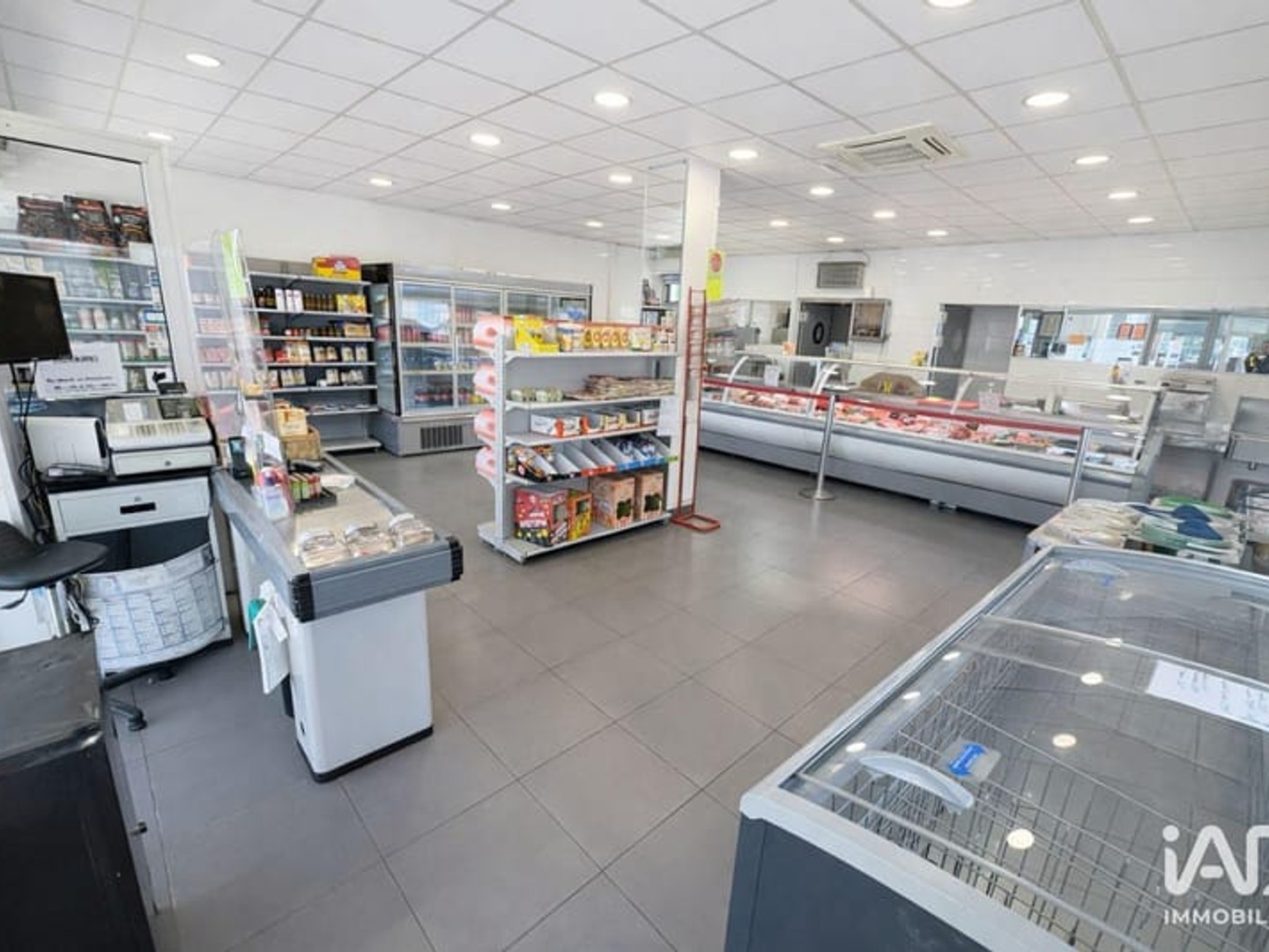 Immeuble commercial 98 m²