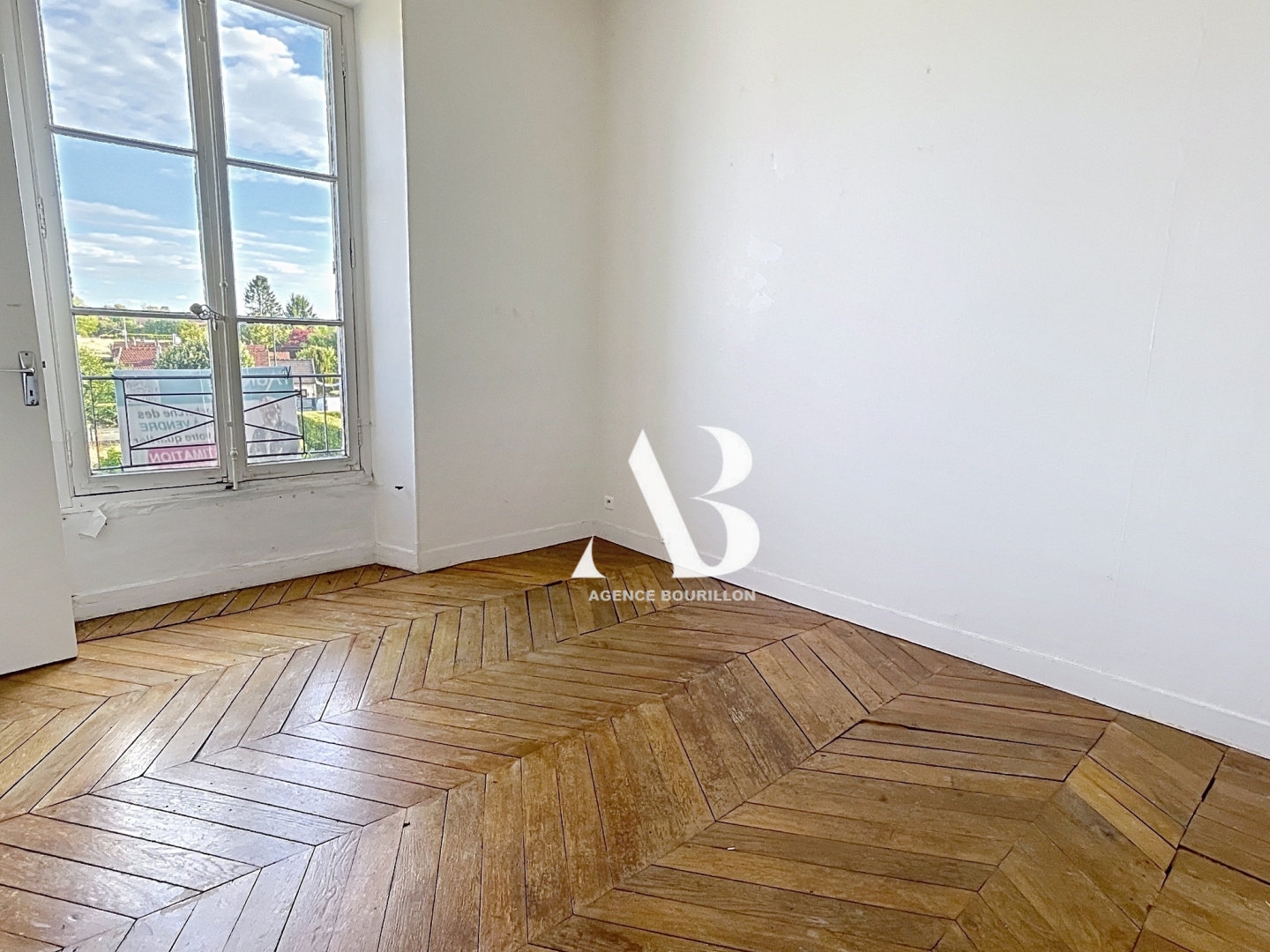 Immeuble de 347 m2 sur un terrain de 1047 m2
