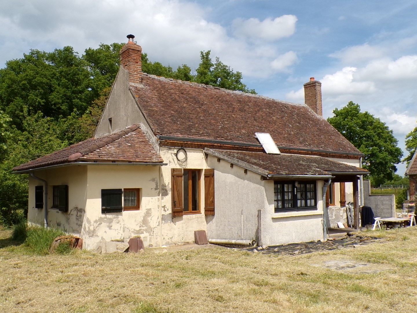 Voussac Maison avec grande grange sur 3,89 hectares de terrain