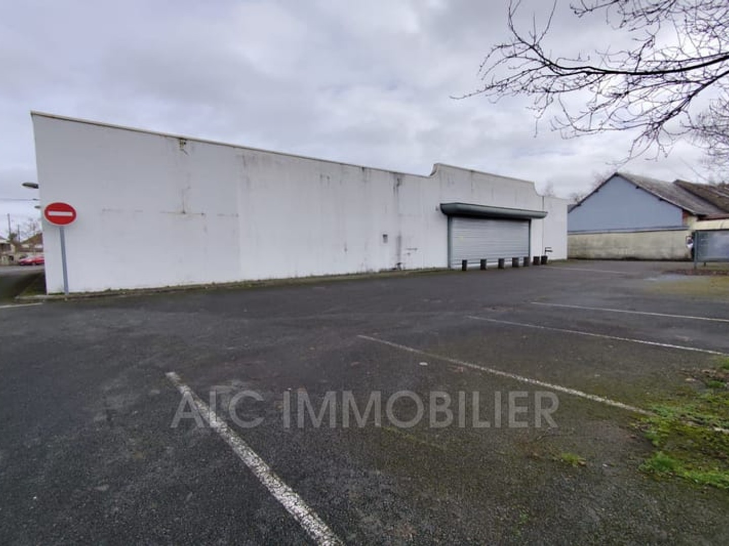 Immeuble commercial 1060 m²