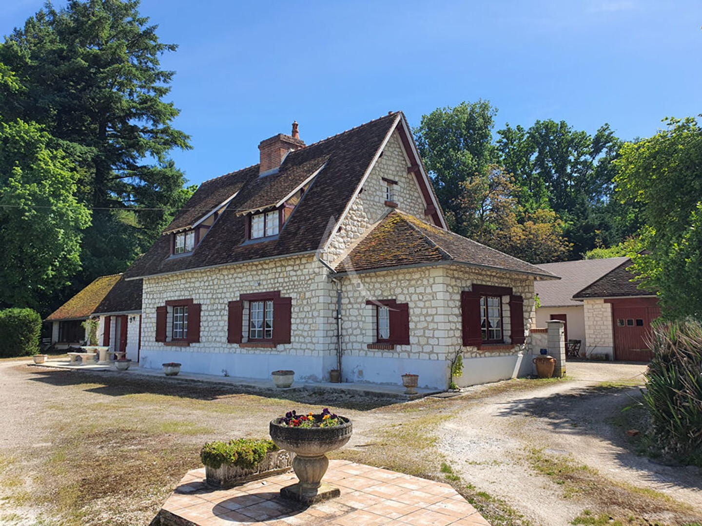 MAISON DE CARACTÈRE À VENDRE À SAINT AIGNAN