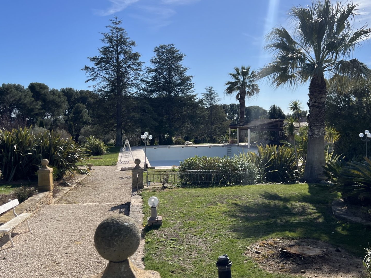 SUPERBE T4 REZ DE JARDIN dans résidence avec PISCINE