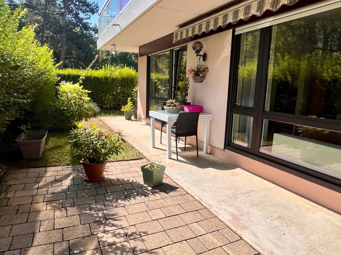 Appartement de standing avec terrasse et jardin
