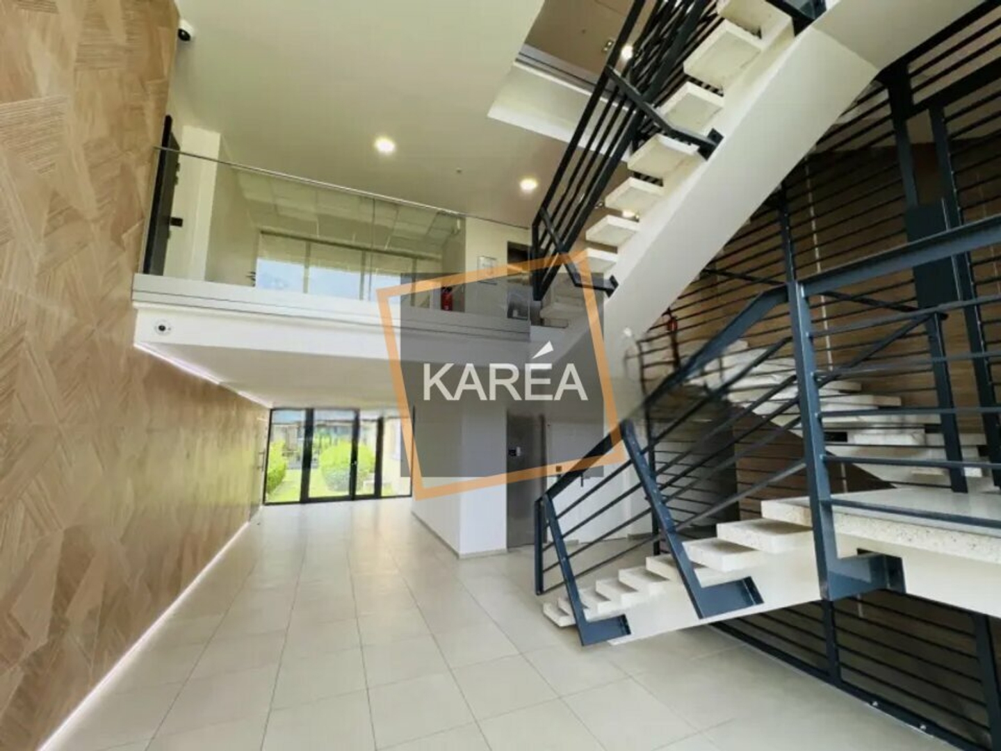 Locaux à vendre - 665m2 - Champs-Sur-Marne (77420)