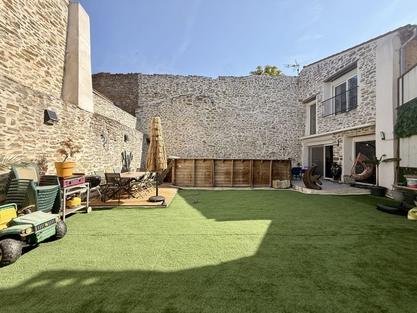 Loft de village de 170 m² avec jardin et piscine