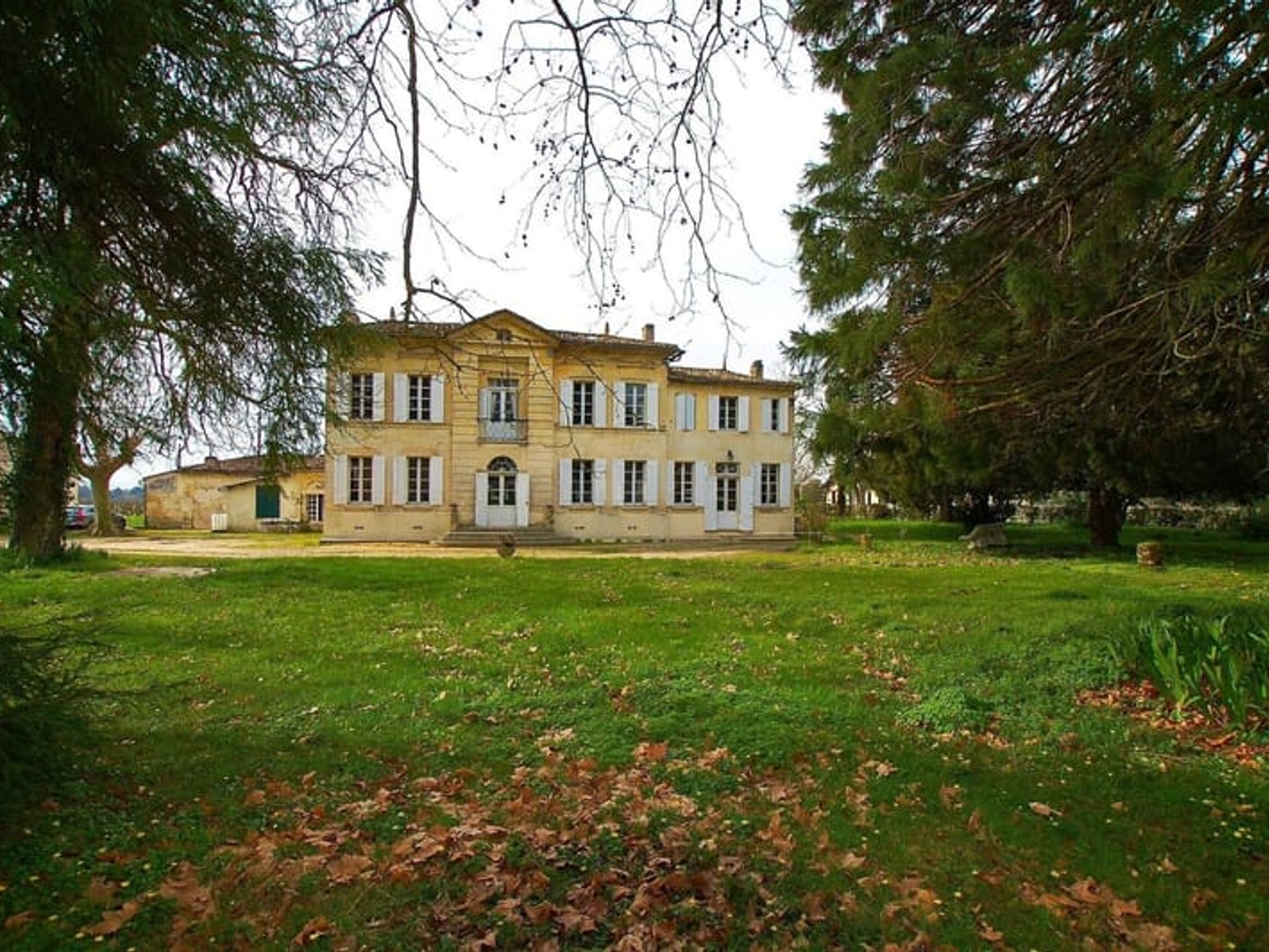 Propriété viticole de 5.5 hectares sur Saint-Émilion - Voisin de Grand Cru Classé