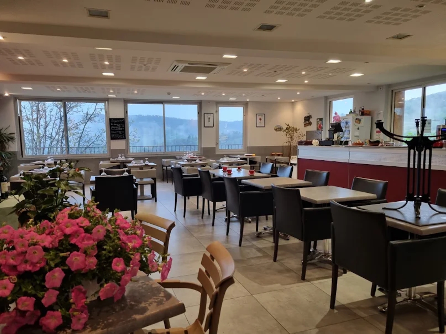 Magasin à vendre - 1000m2 - Moustiers-Sainte-... (04360)
