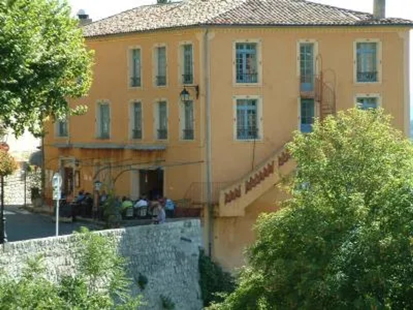 Magasin à vendre - 1000m2 - Moustiers-Sainte-... (04360)