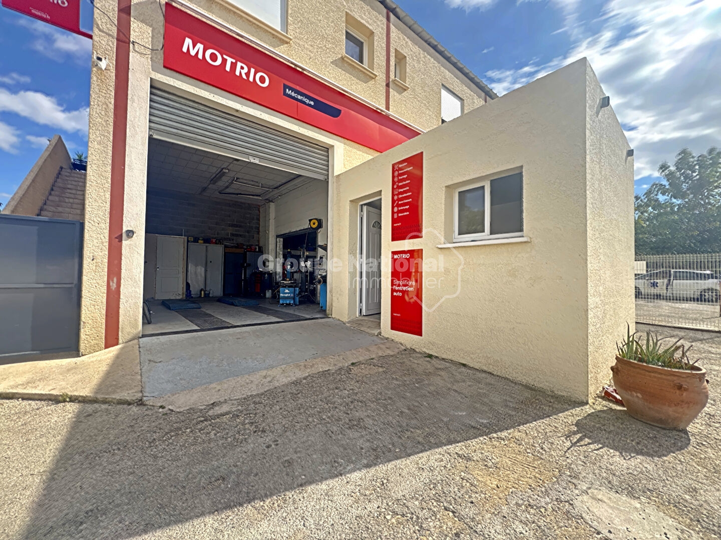 À vendre, fonds de commerce Garage automobile équipé à Lunel (Zone artisanale)