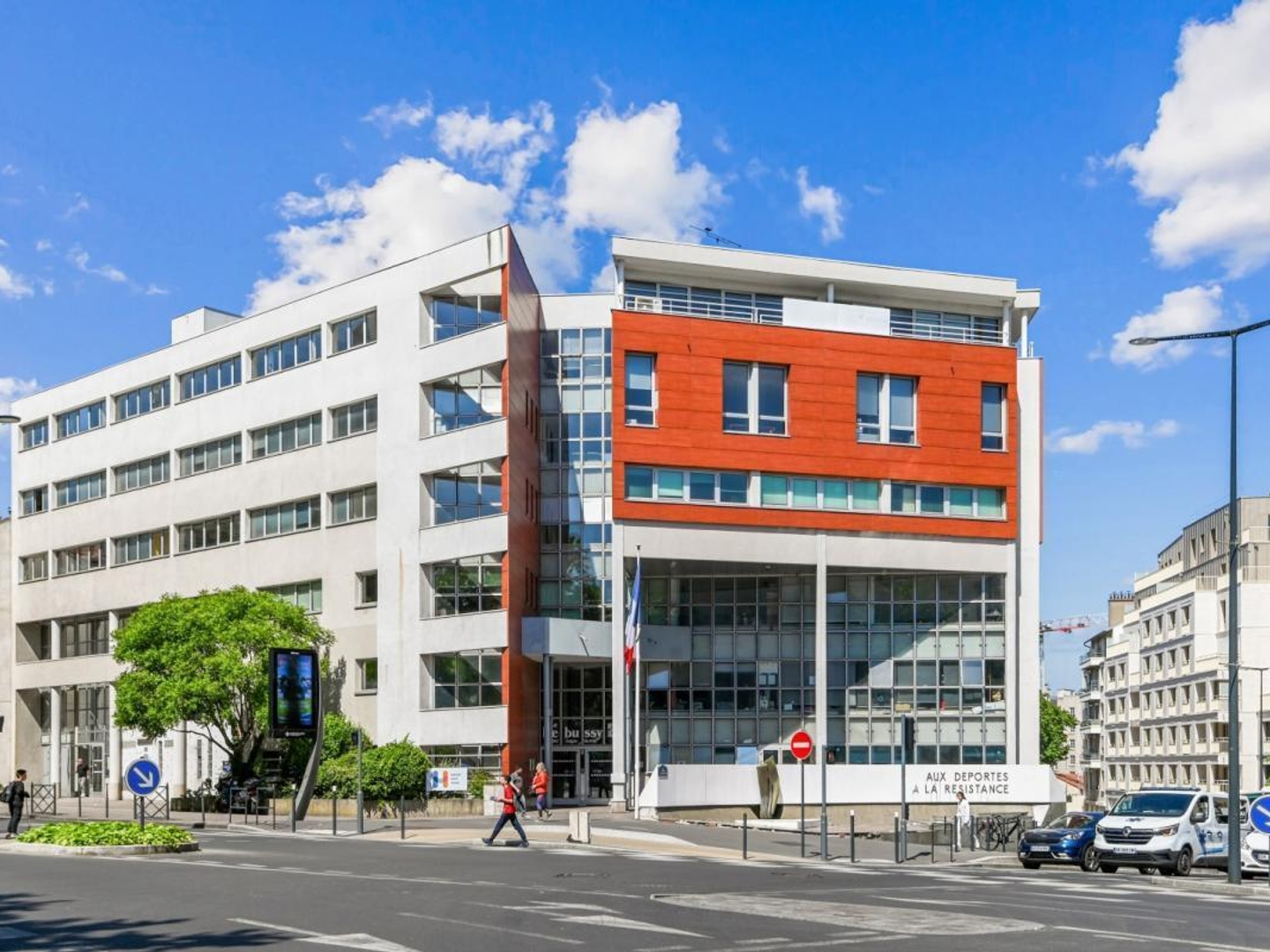 Bureaux à vendre ou à louer à Colombes dernier étage vue dégagée parking