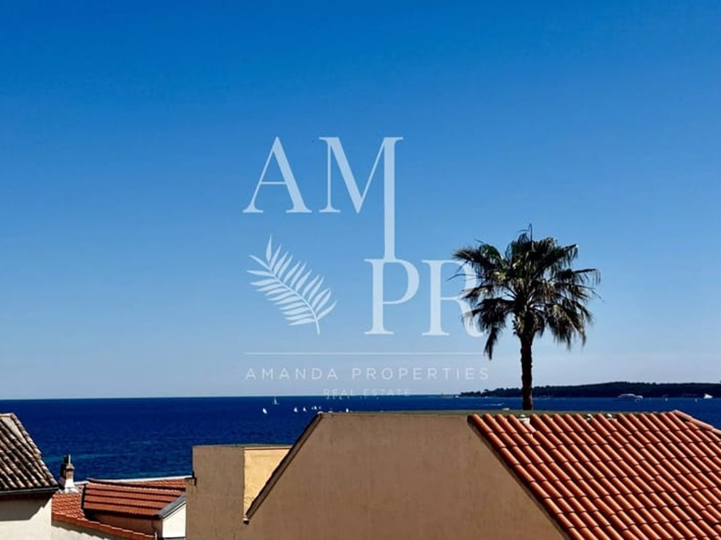 Le numéro ADEME du DPE n'est pas renseigné, cliquez ici pour le compléter. français anglais Cannes Palm Beach - Deuxième ligne Studio de 25m2 - Vue mer - Accès direct aux plages