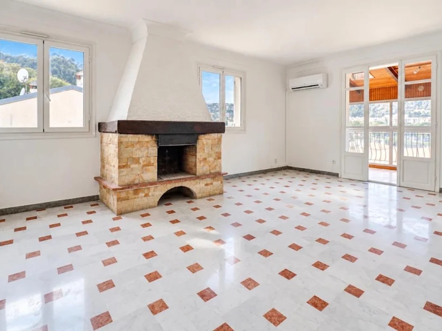 Appartement à vendre - 5 pièces - 114m2 - La Trinité (06340)