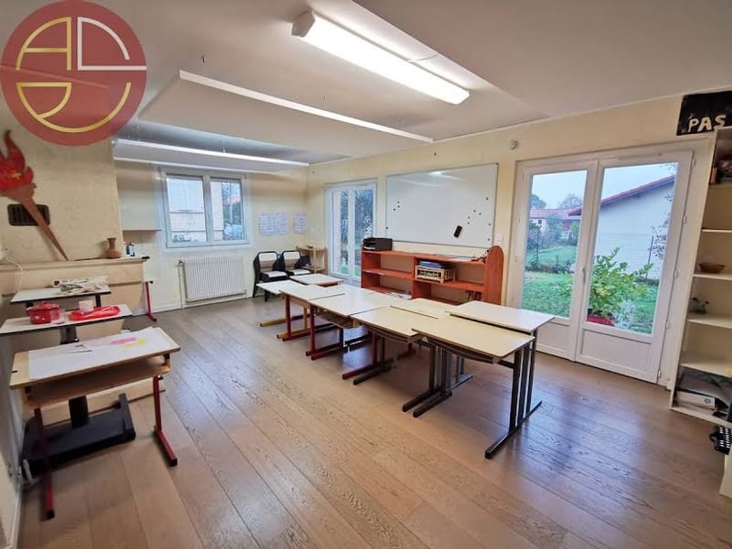 Local 196 m²