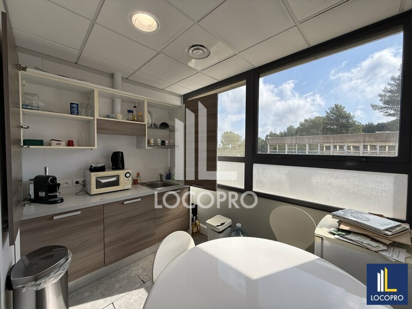 A VENDRE - BUREAUX - 221 M2 - SOPHIA ANTIPOLIS