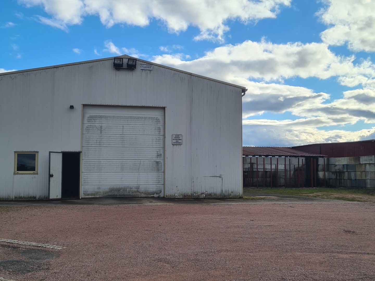 Local 1 pièce 55 m²