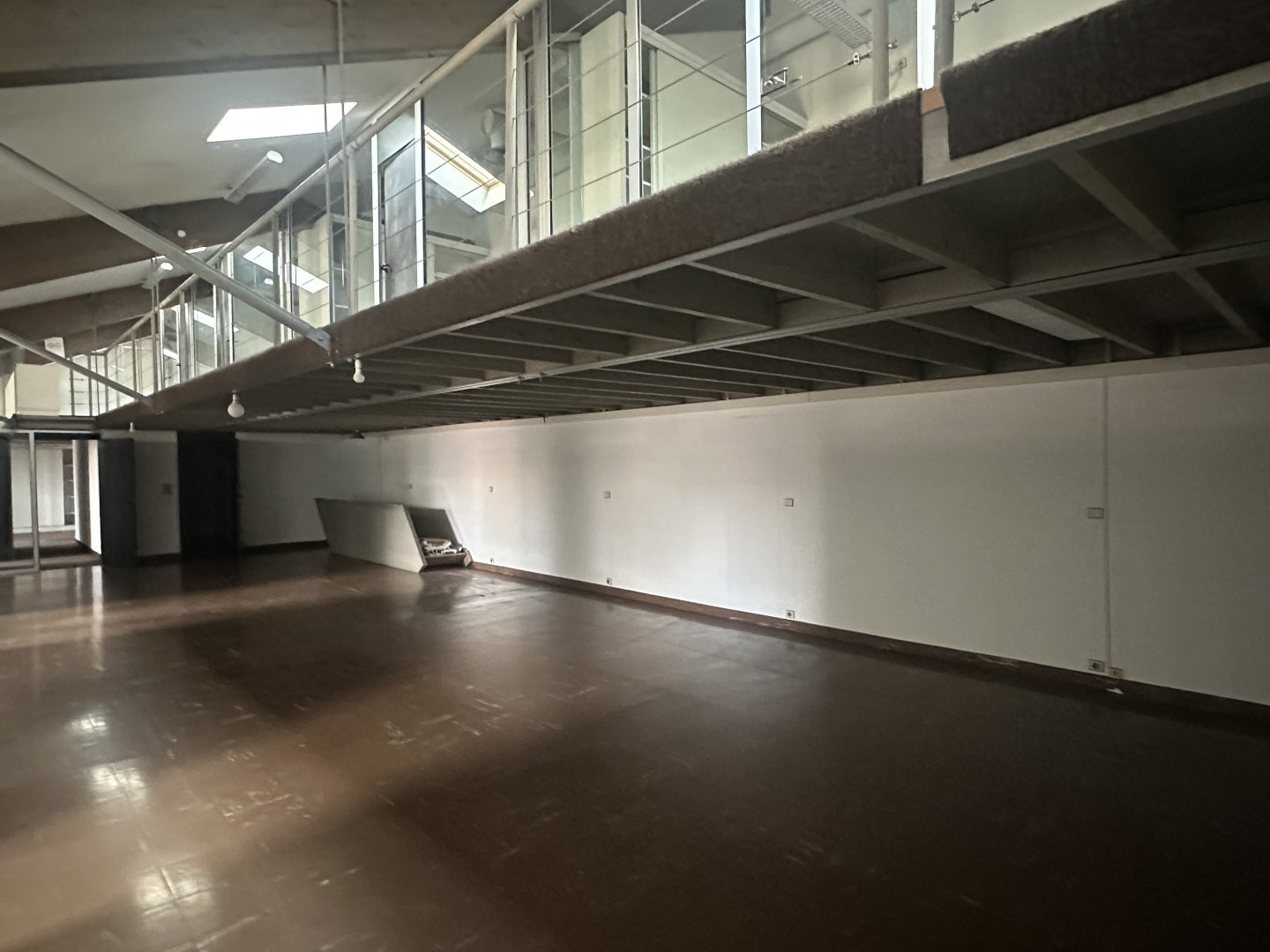 JEANNE-D'ARC - Local professionnel de 339m2 - 980 000 EUR