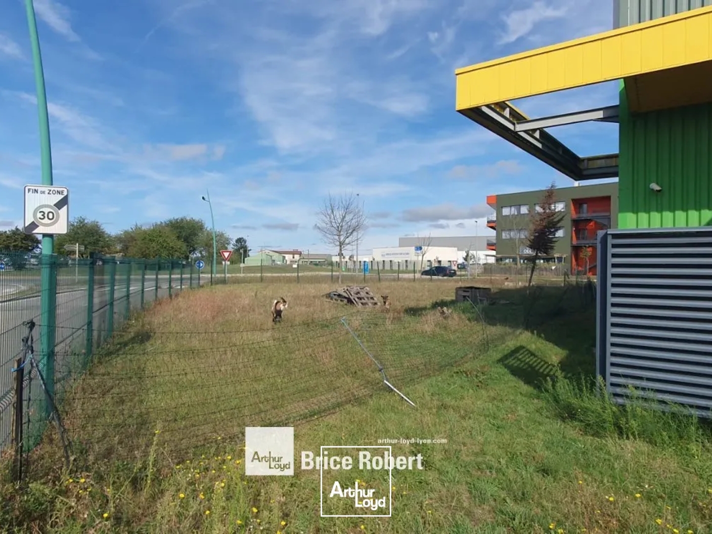 Locaux à vendre - 932m2 - Civrieux (01390)