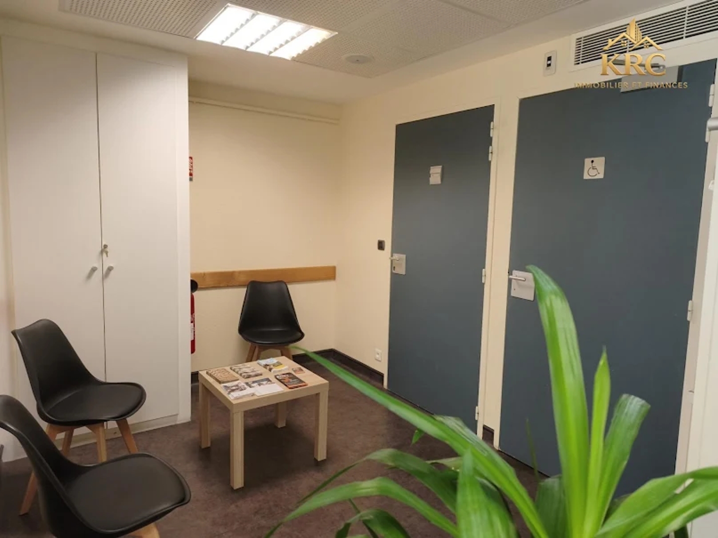 Bureaux à vendre - 4 pièces - 83m2 - Le Grau-Du-Roi (30240)