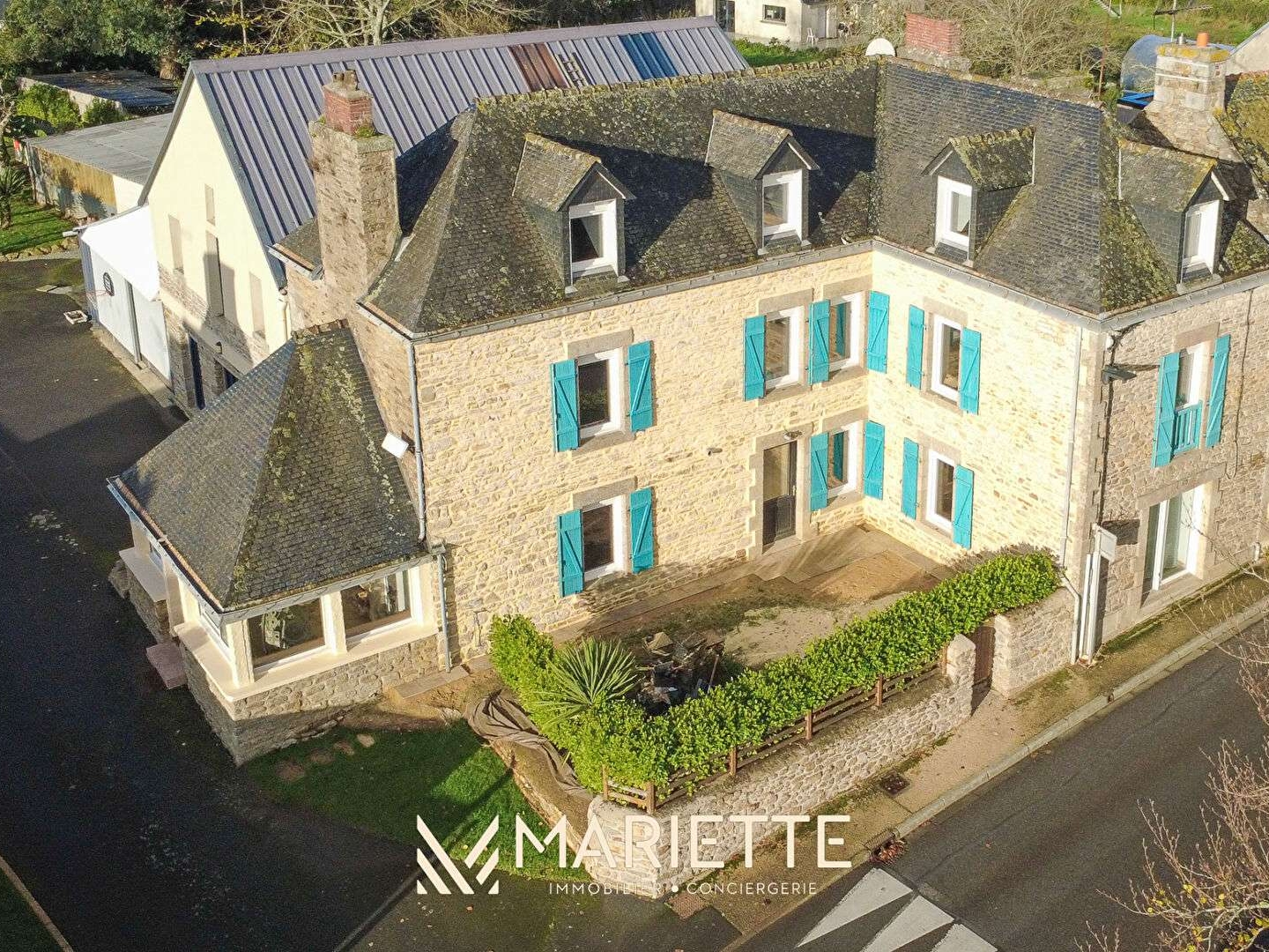 Maison 8 pièces 233 m²