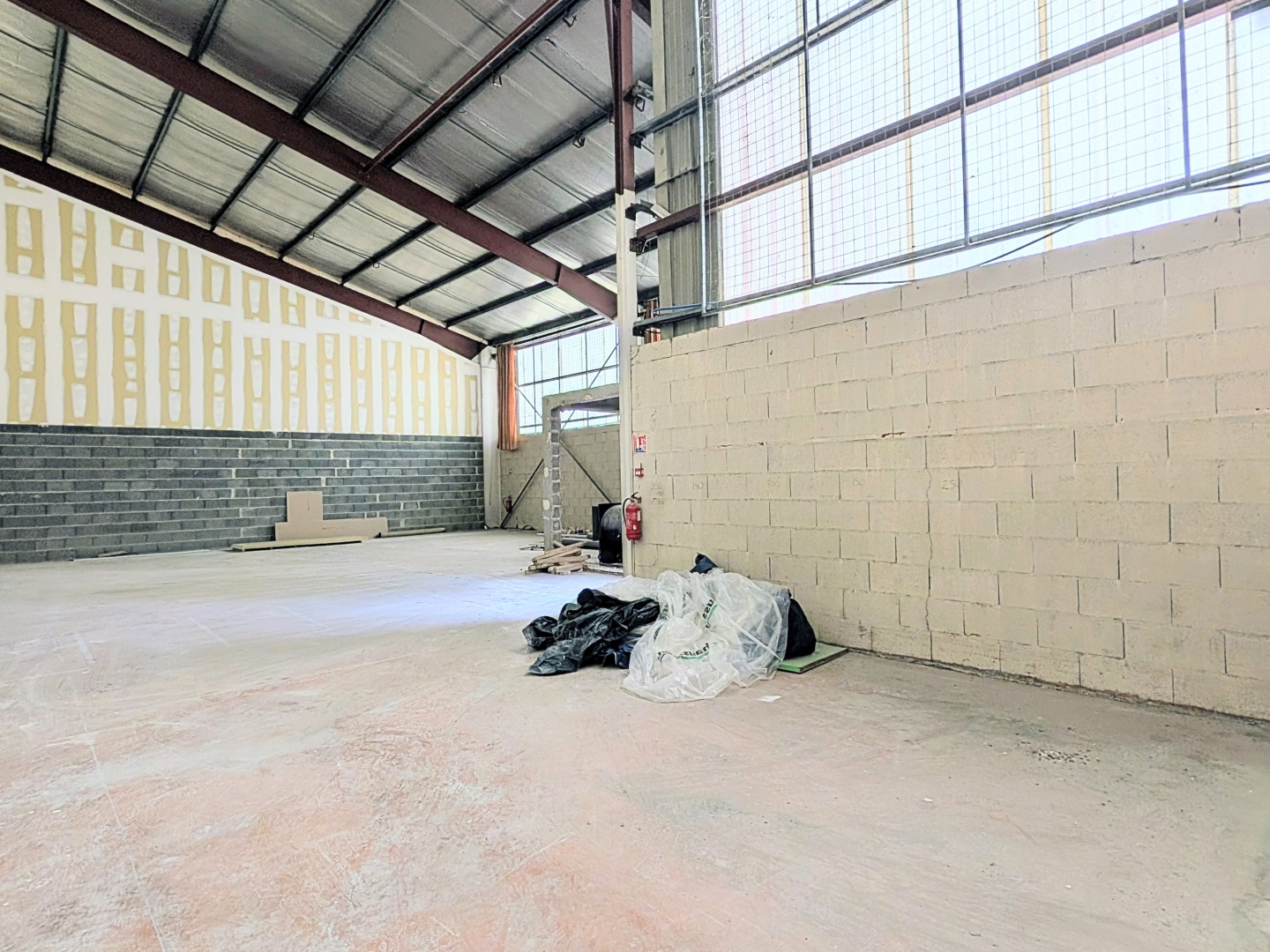 Local professionnel 220 m²