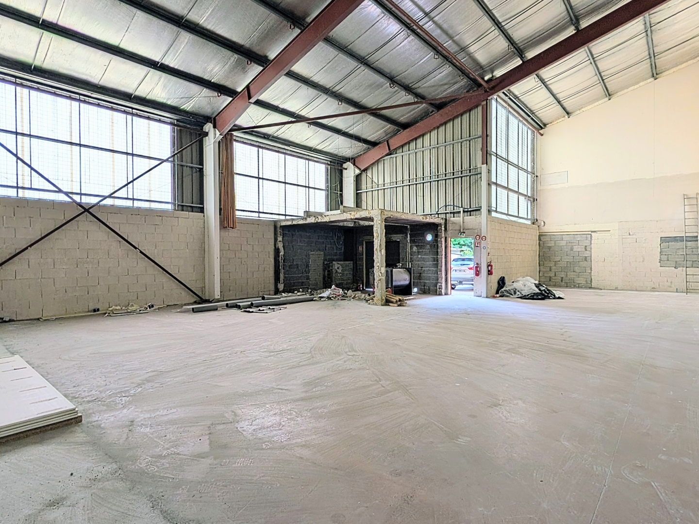 Locaux à vendre - 220m2 - Tarbes (65000)