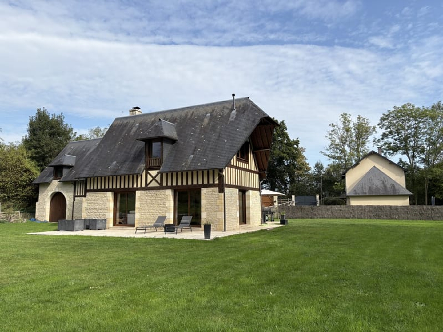 Maison à vendre - 11 pièces - 410m2 - Saint-Étienne-La-... (14950)