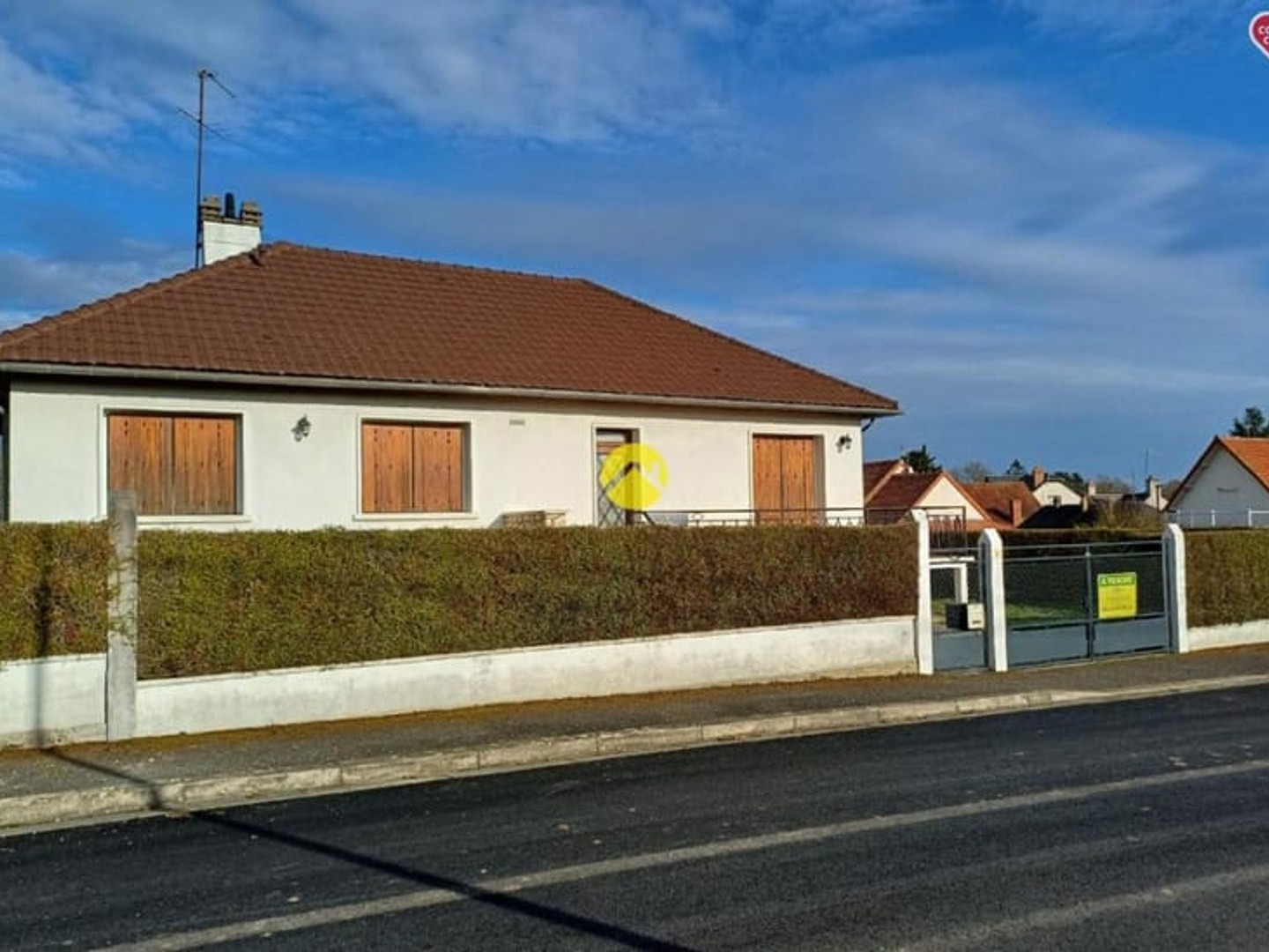 MAISON 102 M2+Batiment/garage 100M2
