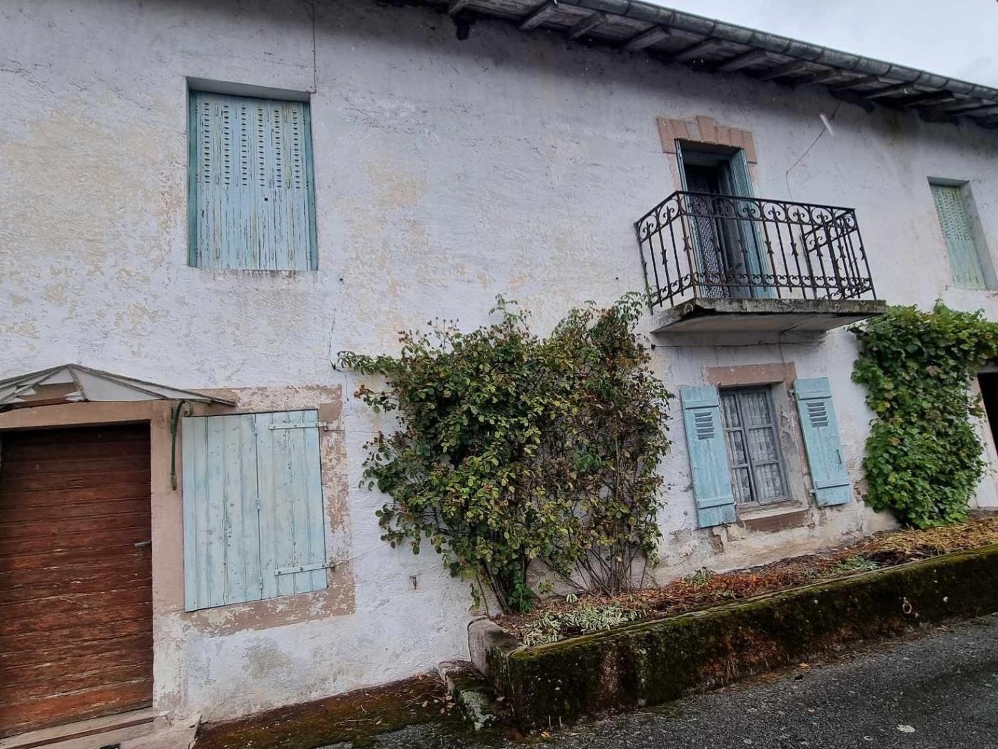 Maison avec terrain boiser