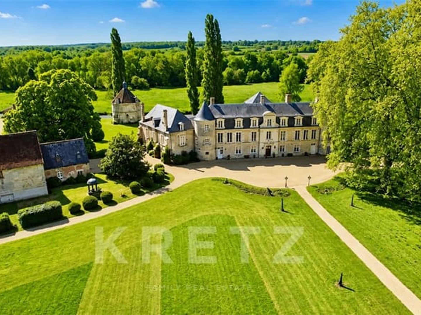 Sud Sologne Château du XIXe avec dépendances parc rivière forêt