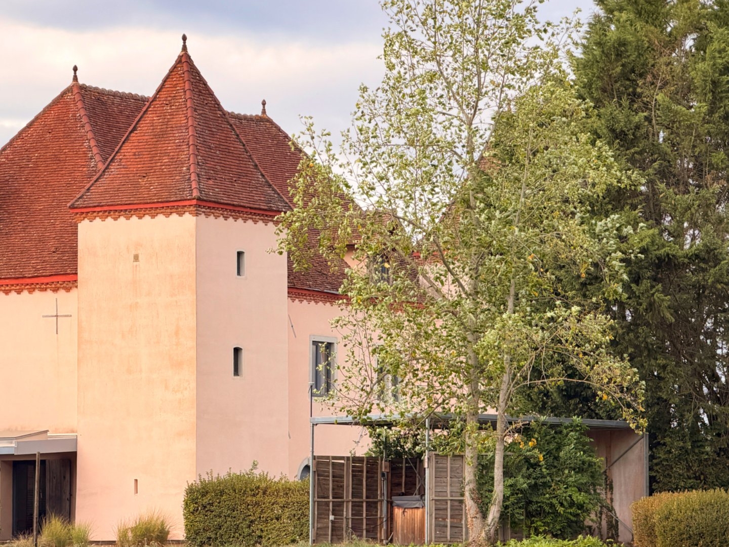 Le Manoir des Hêtres Pleureurs — Une demeure historique aux volumes remarquables, entre patrimoine & art de vi