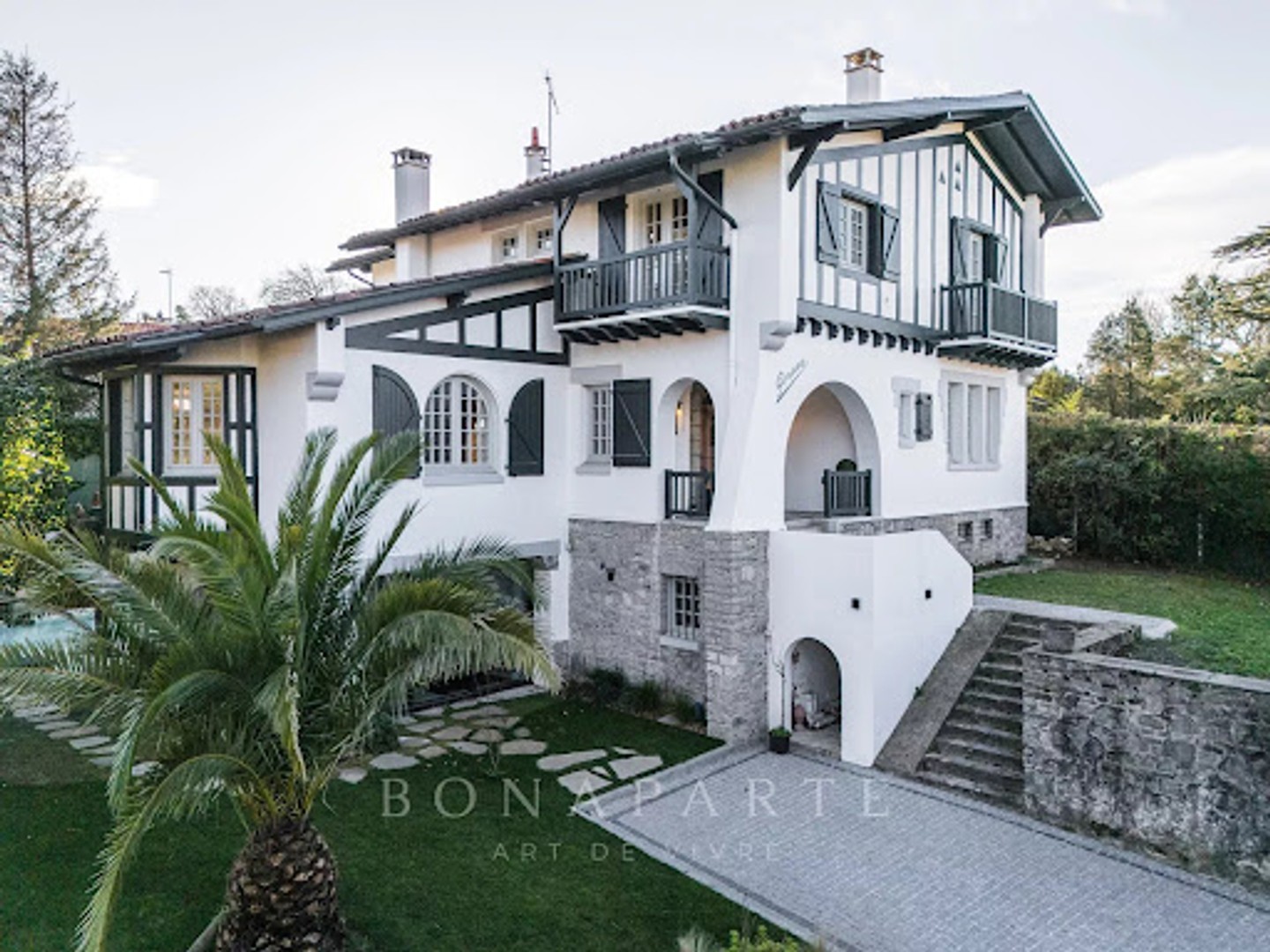 Maison 11 pièces 345 m²