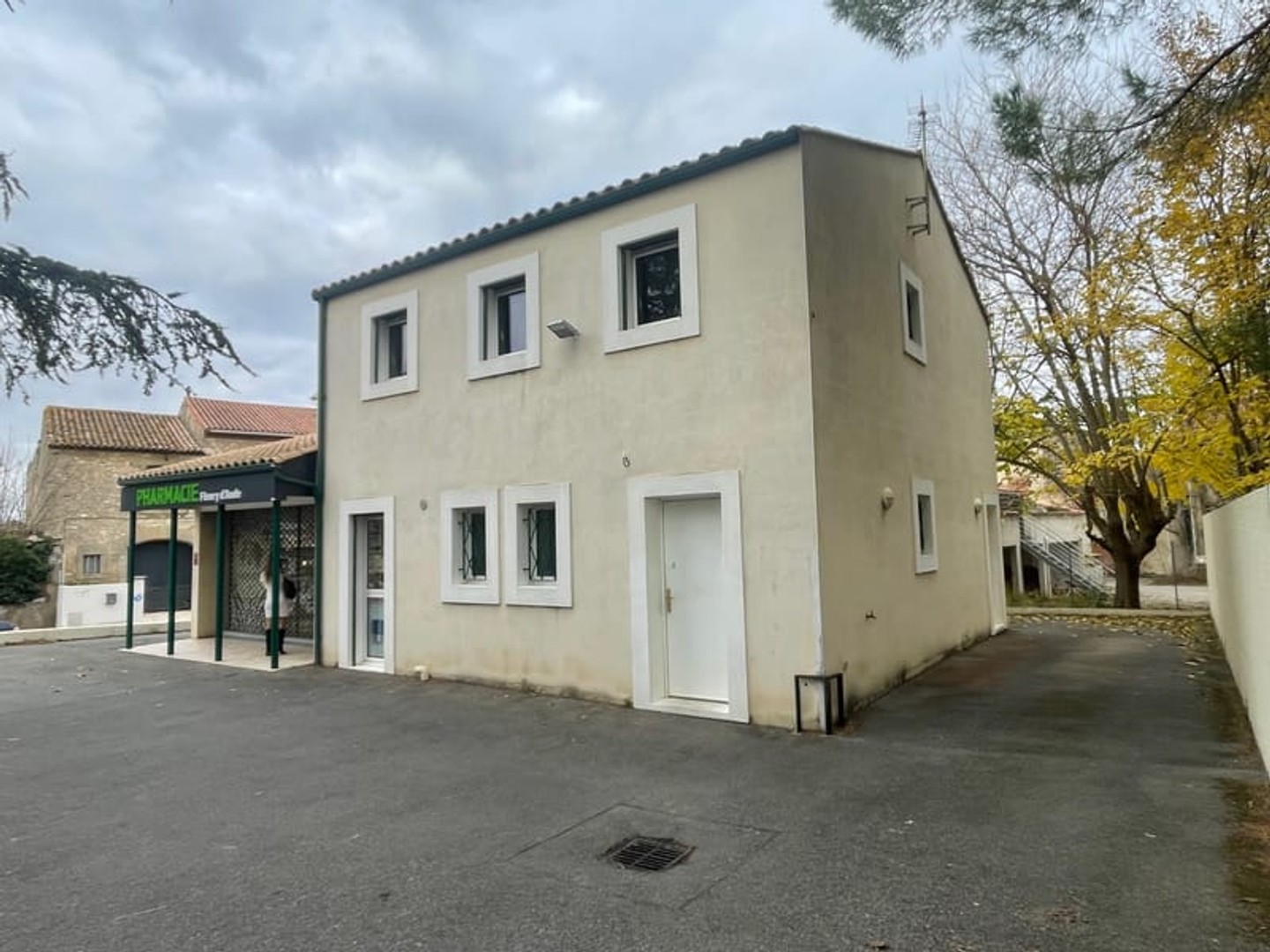 150 m2 LOCAL COMMERCIAL 97 M2 + HABITATION 50 M2
