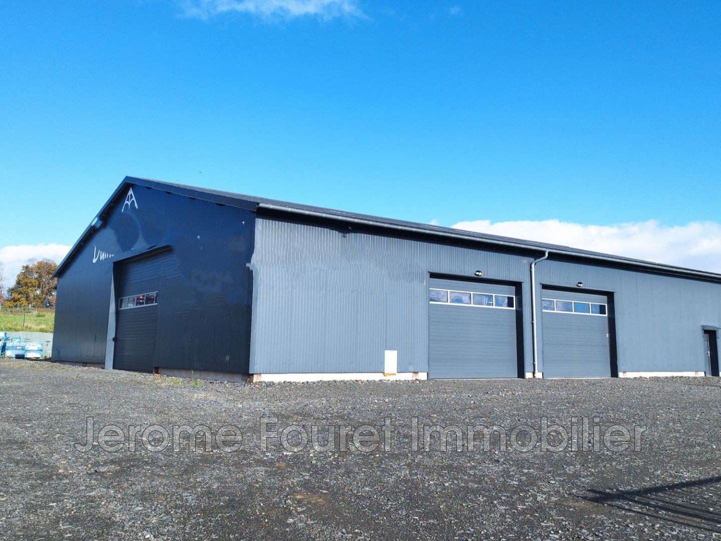 Immeuble commercial 600 m²
