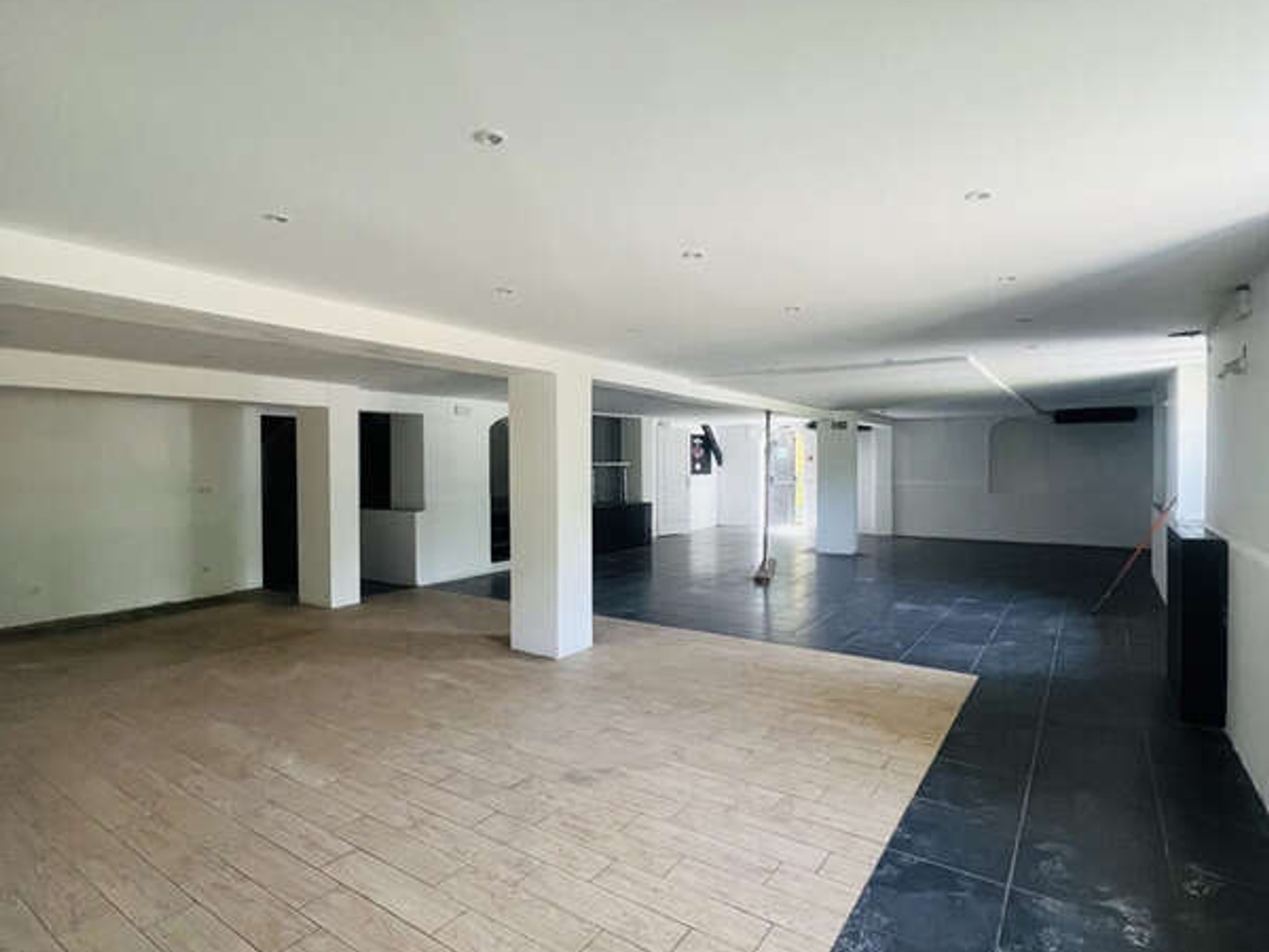 Magasin à vendre - 200m2 - Besançon (25000)