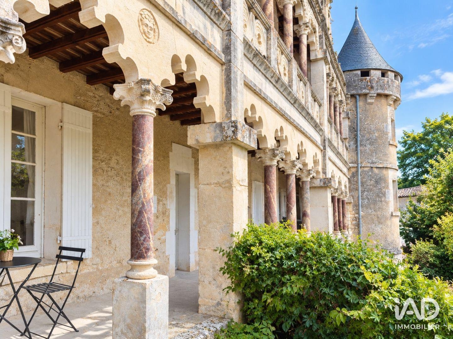 Maison à vendre - 9 pièces - 222m2 - Baignes-Sainte-Ra... (16360)