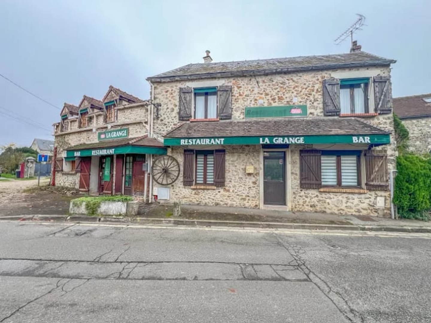 Magasin à vendre - 3 pièces - 344m2 - Le Mesnil-Saint-D... (78320)