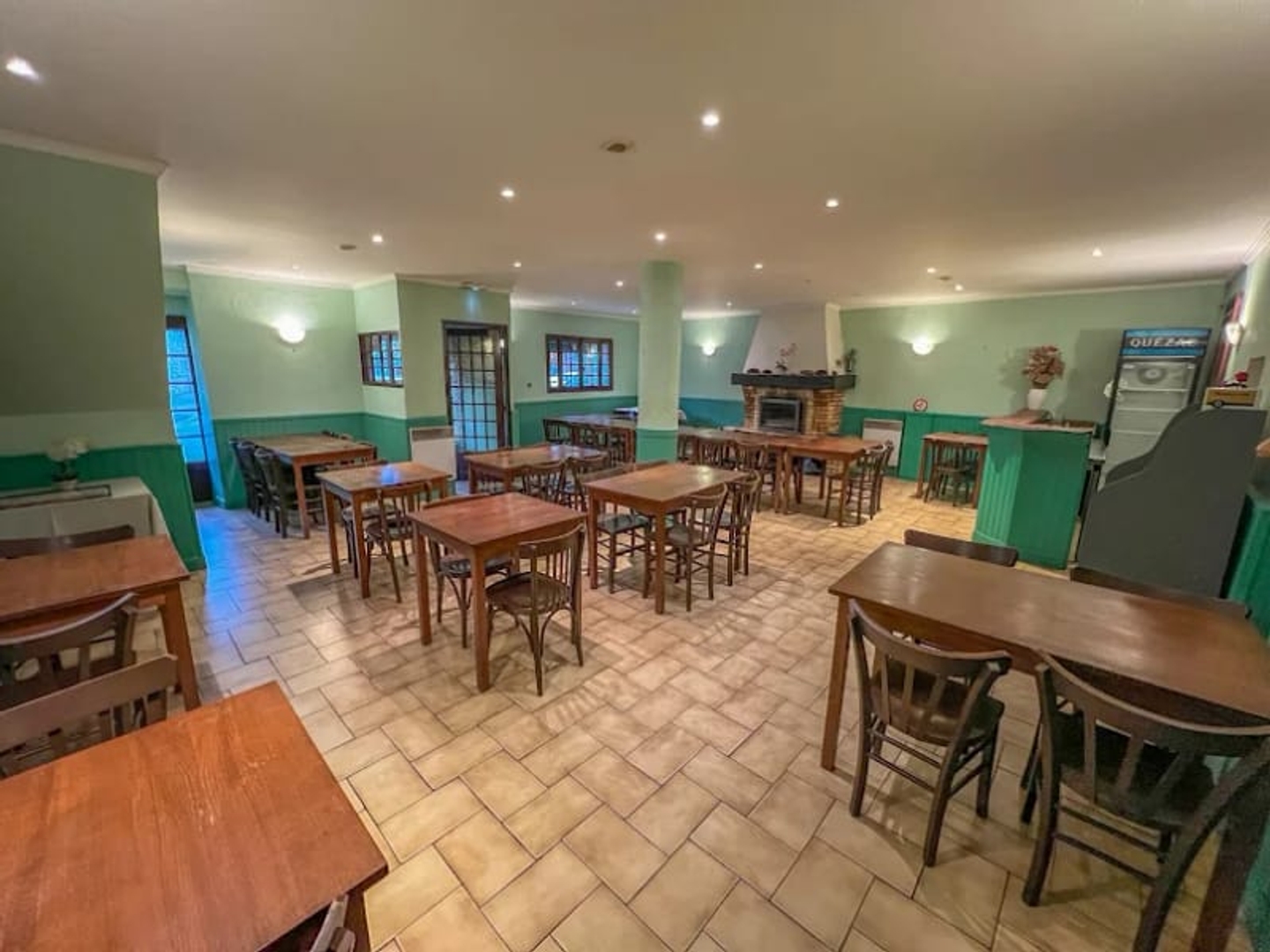 Magasin à vendre - 3 pièces - 344m2 - Le Mesnil-Saint-D... (78320)