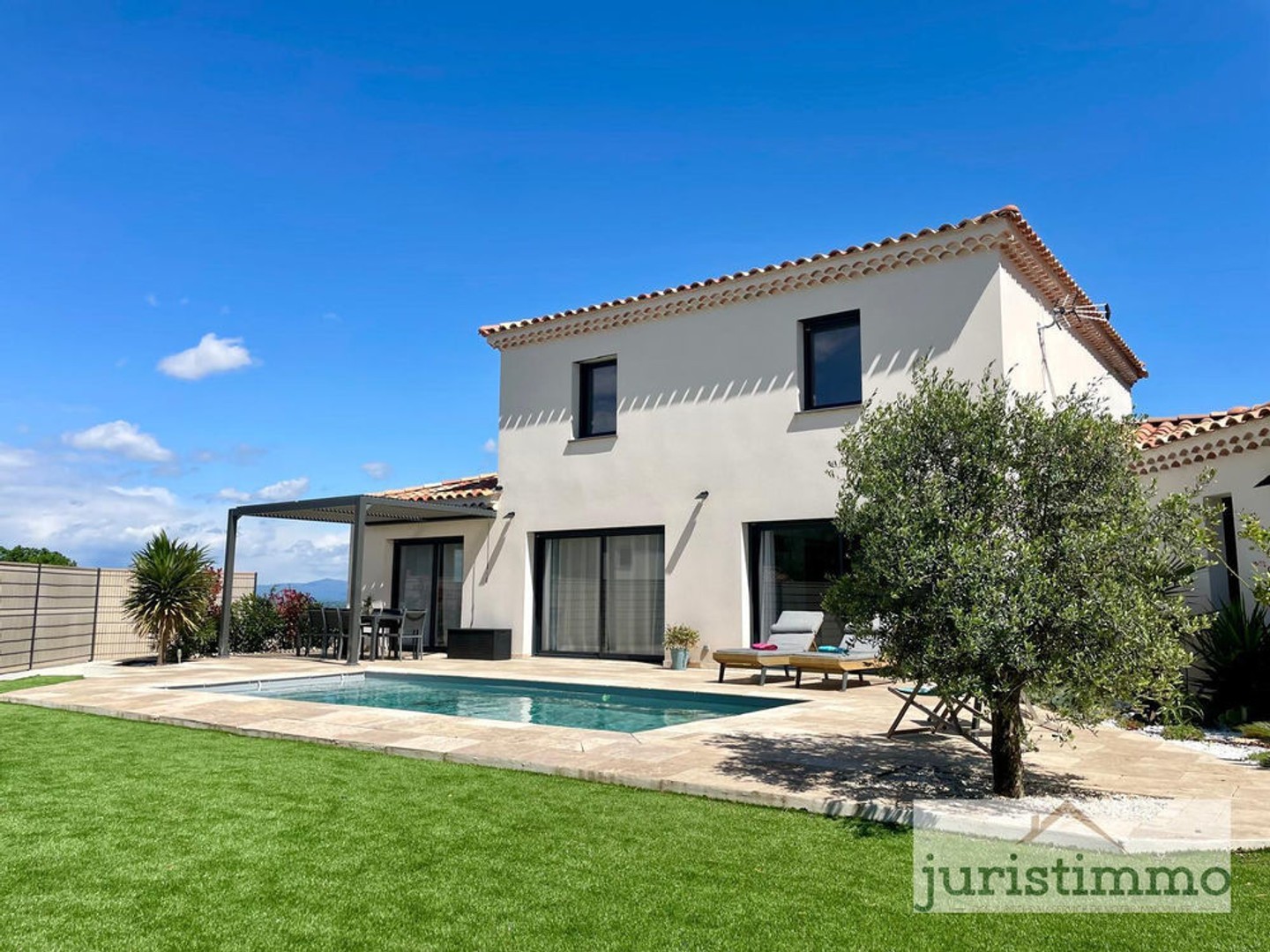 Exclusivité Juristimmo: Magnifique Villa Contemporaine (2019) à Rochegude (Drôme), aux Portes du Vaucluse
