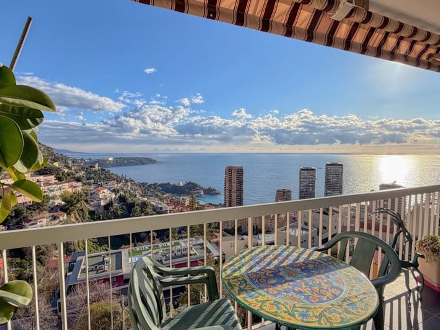 Beausoleil - Bel appartement 2 pièces avec vue mer et garage