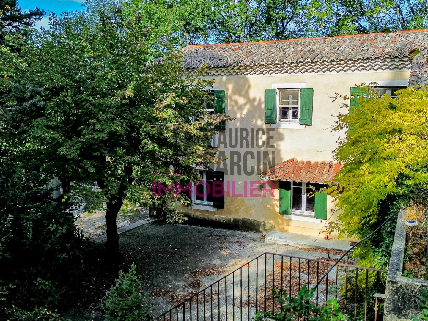 A VENDRE BATISSE DE CHARME 5 CHAMBRES SUR CARPENTRAS