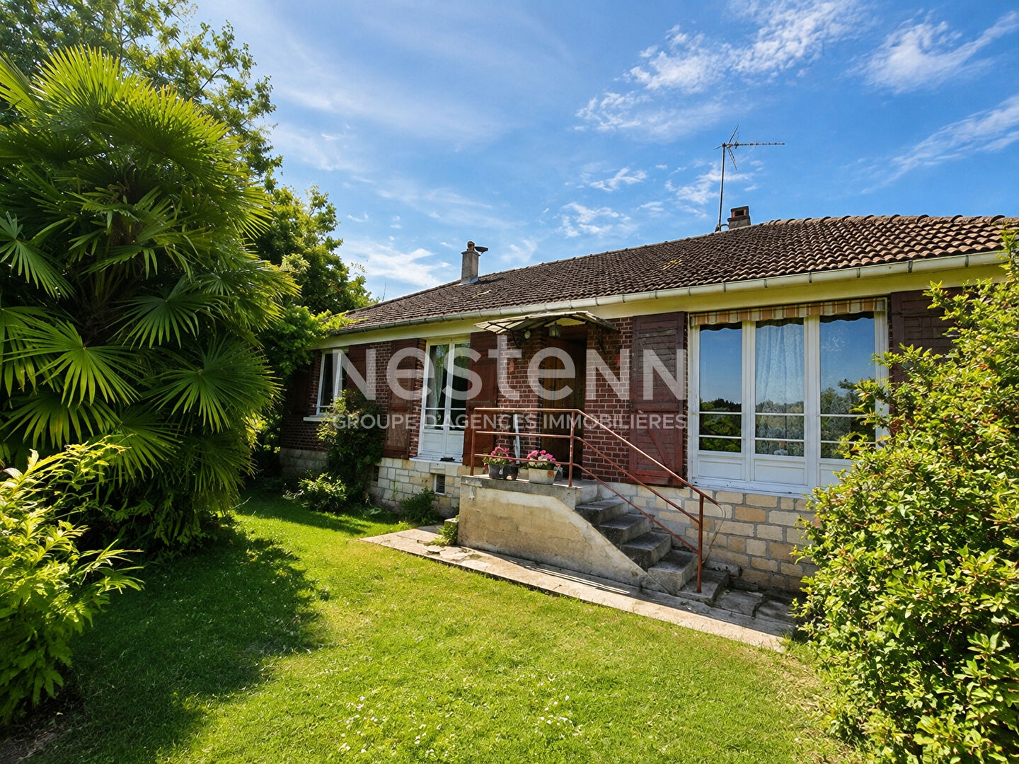 Maison Fontaine Le Bourg 5 pièce(s) 90 m2 fontaine le bourg, Maison d'habitation - PROCHE CENTRE PAVILLON PLAIN PIED SUR SOUS SOL TOTAL COMPRENANT SALLE SALON CUISINE 3 CHAMBRES SALLE DE DOUCHE WC SOUS SOL COMPLET GARAGE DEBARRAS CHAUFFERIE JARDIN 6OO M2