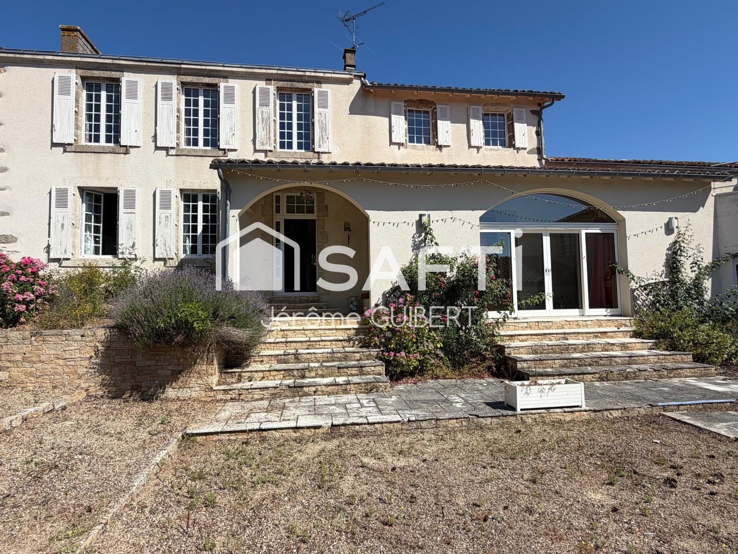 Maison de 10 pièces de 345 m² à Montravers