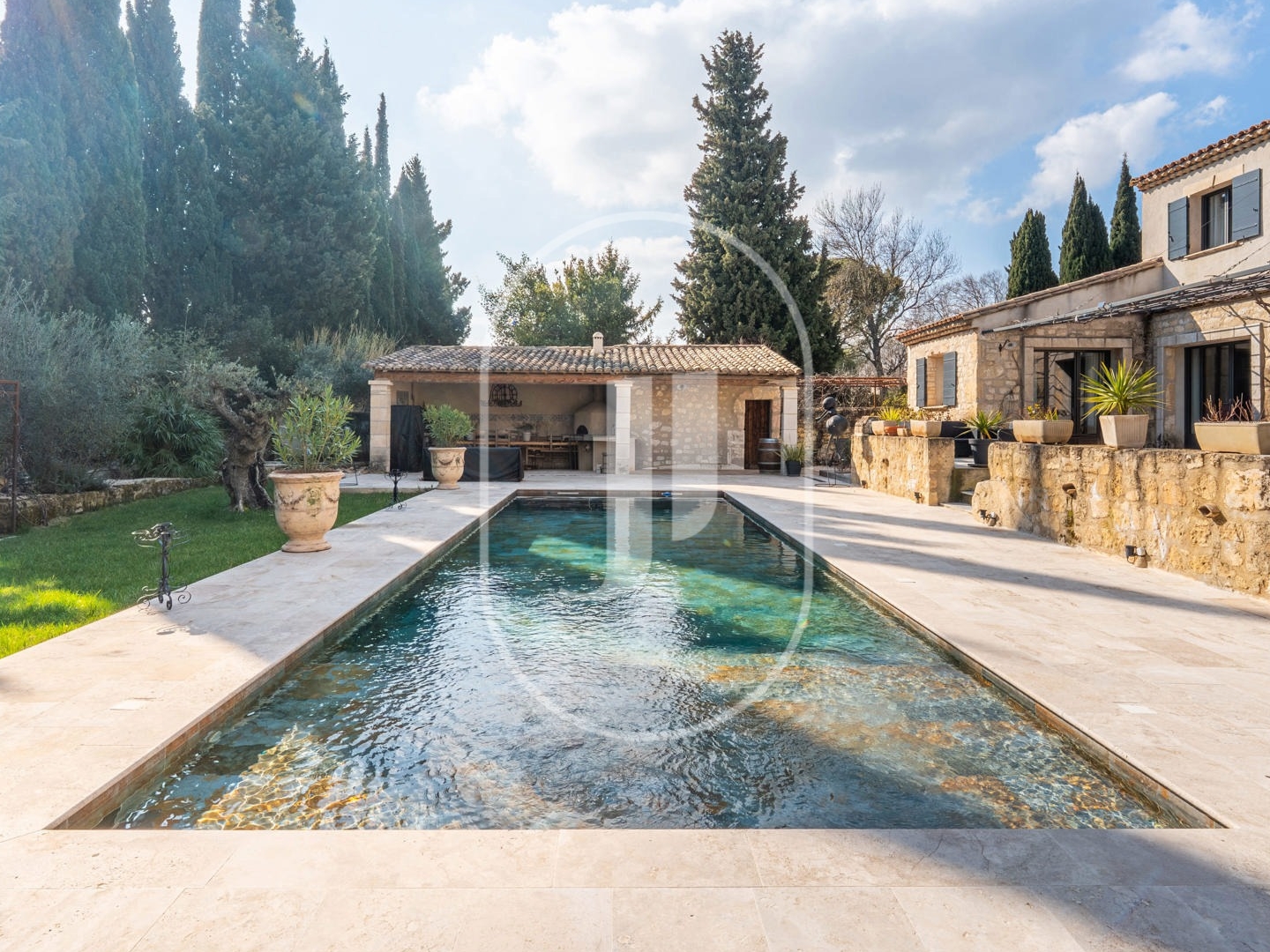 Maison à vendre - 257m2 - Paradou (13520)