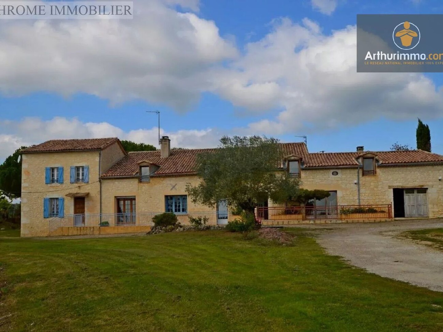 Maison 1 pièce 305 m²