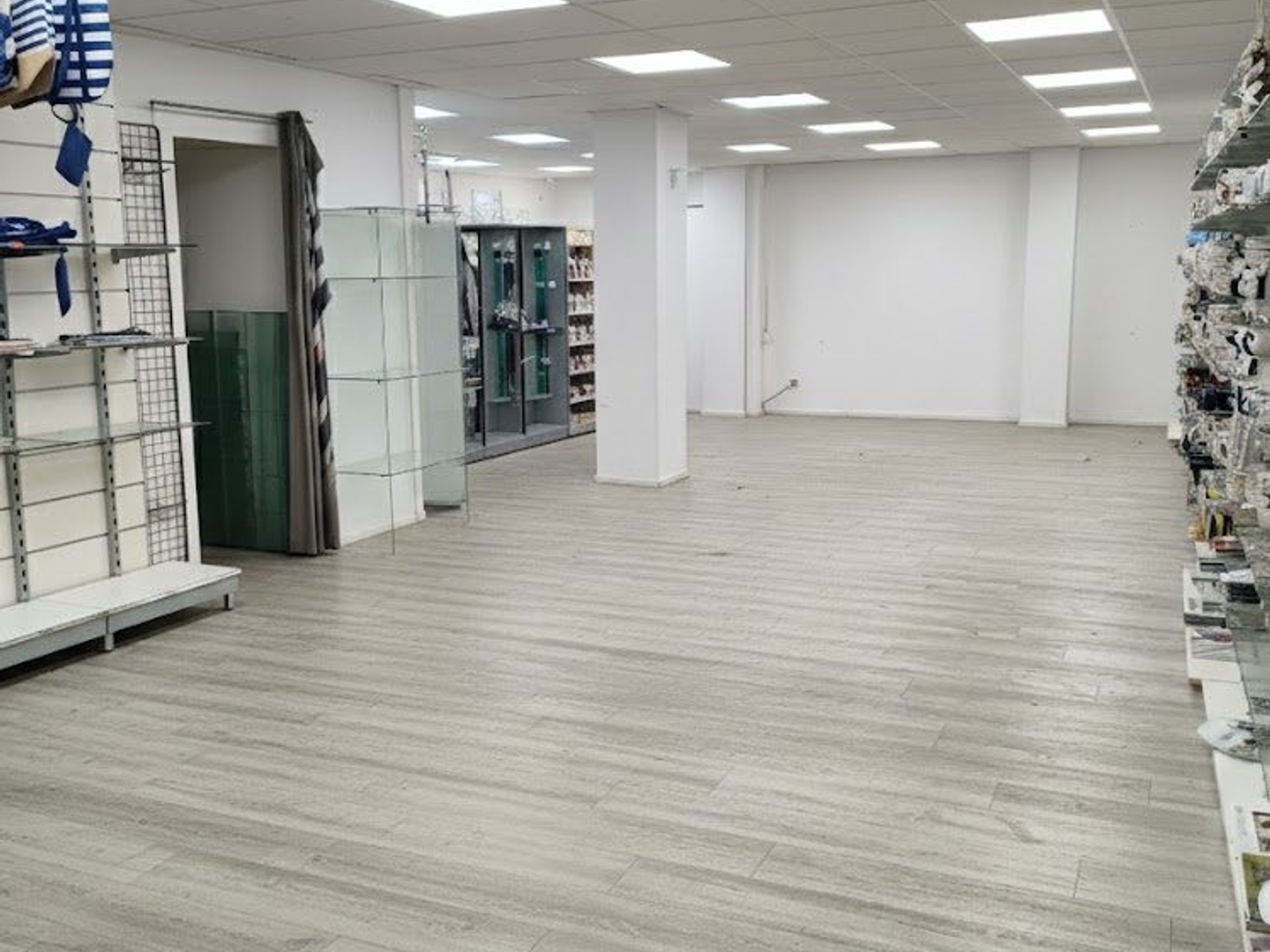 Commerce au coeur de penestin murs+fond inclus aucun travaux