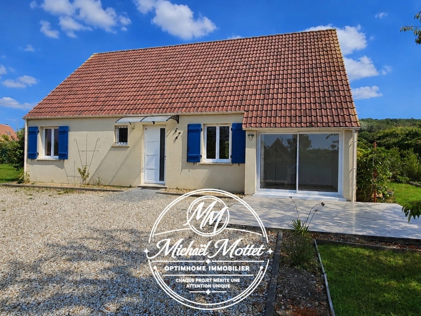 Maison contemporaine de plain-pied sur 1 282 m² de terrain - Saint-Samson-de-la-Roque (27680)