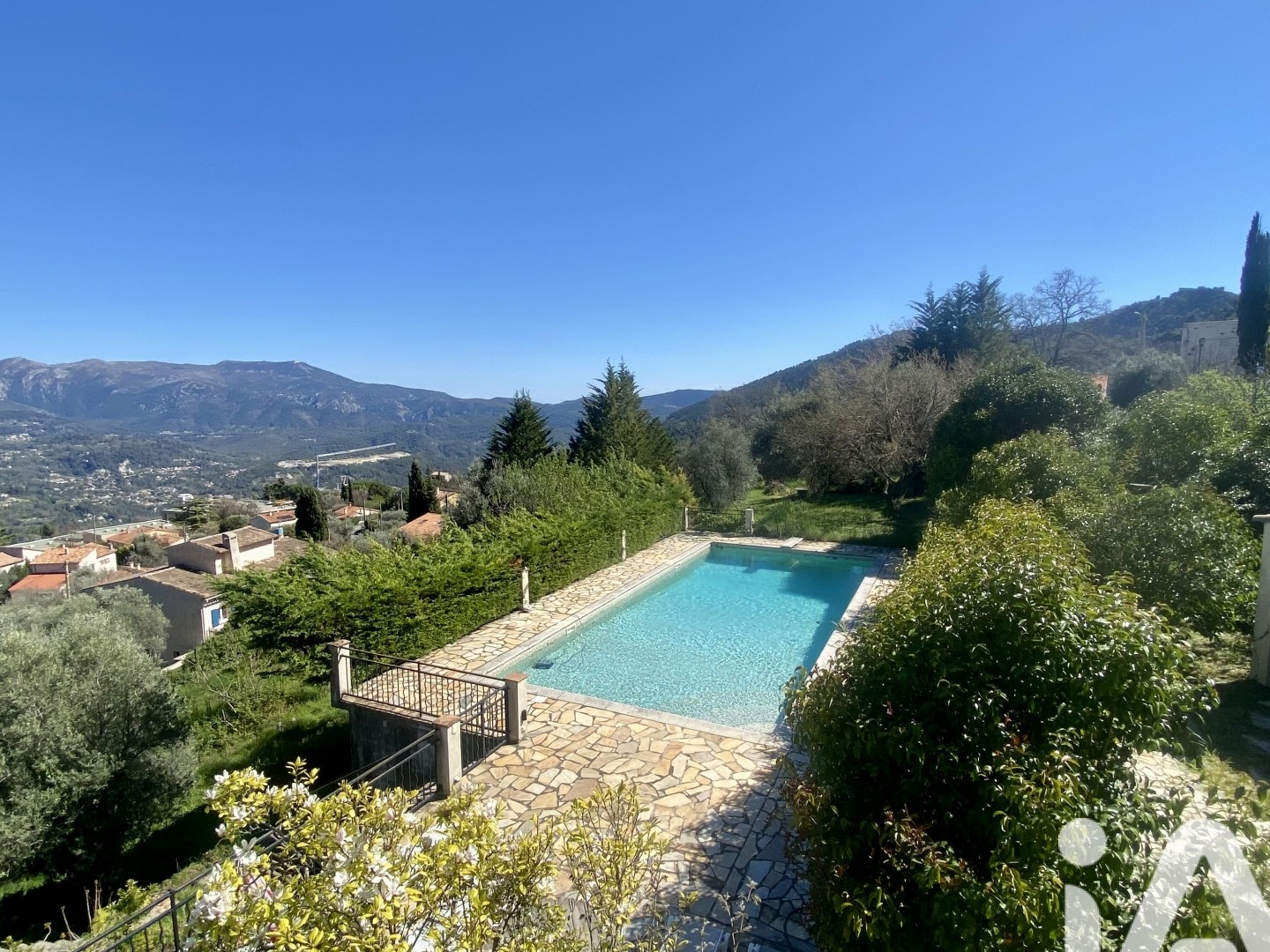 Maison 7 pièces 315 m²