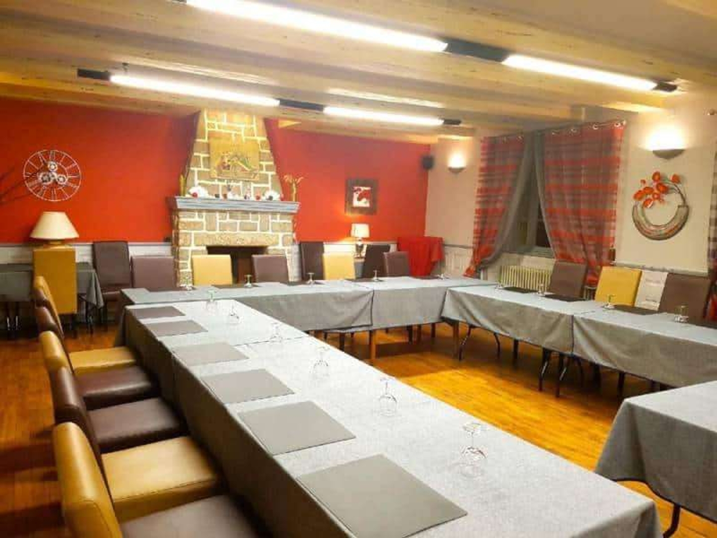 A louer charmant hôtel restaurant à Masseret 19