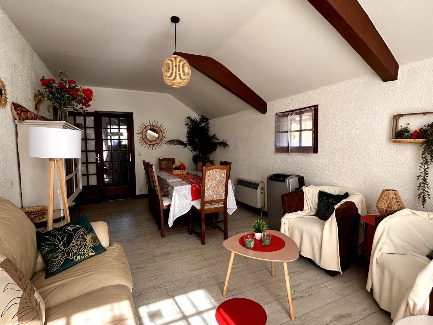 Maison comprenant 2 logements attenants